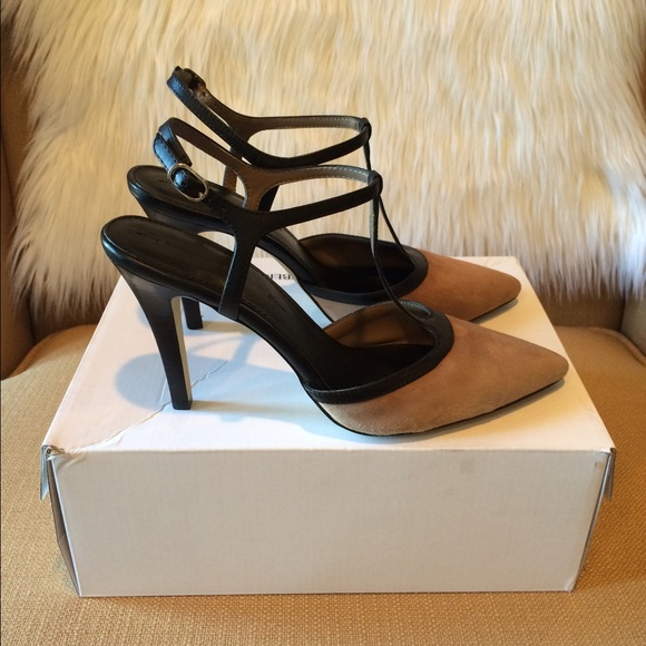 Banana Republic Kieley T-STRAP Heels - Picture 2 of 4